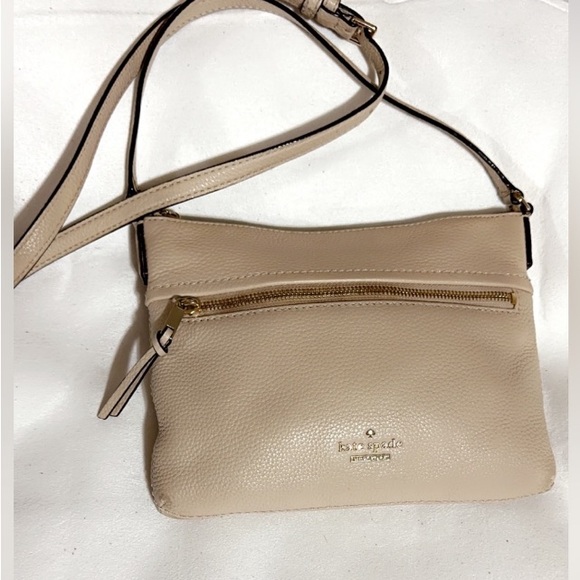 Kate Spade beautiful Like New Condition - Picture 2 of 9